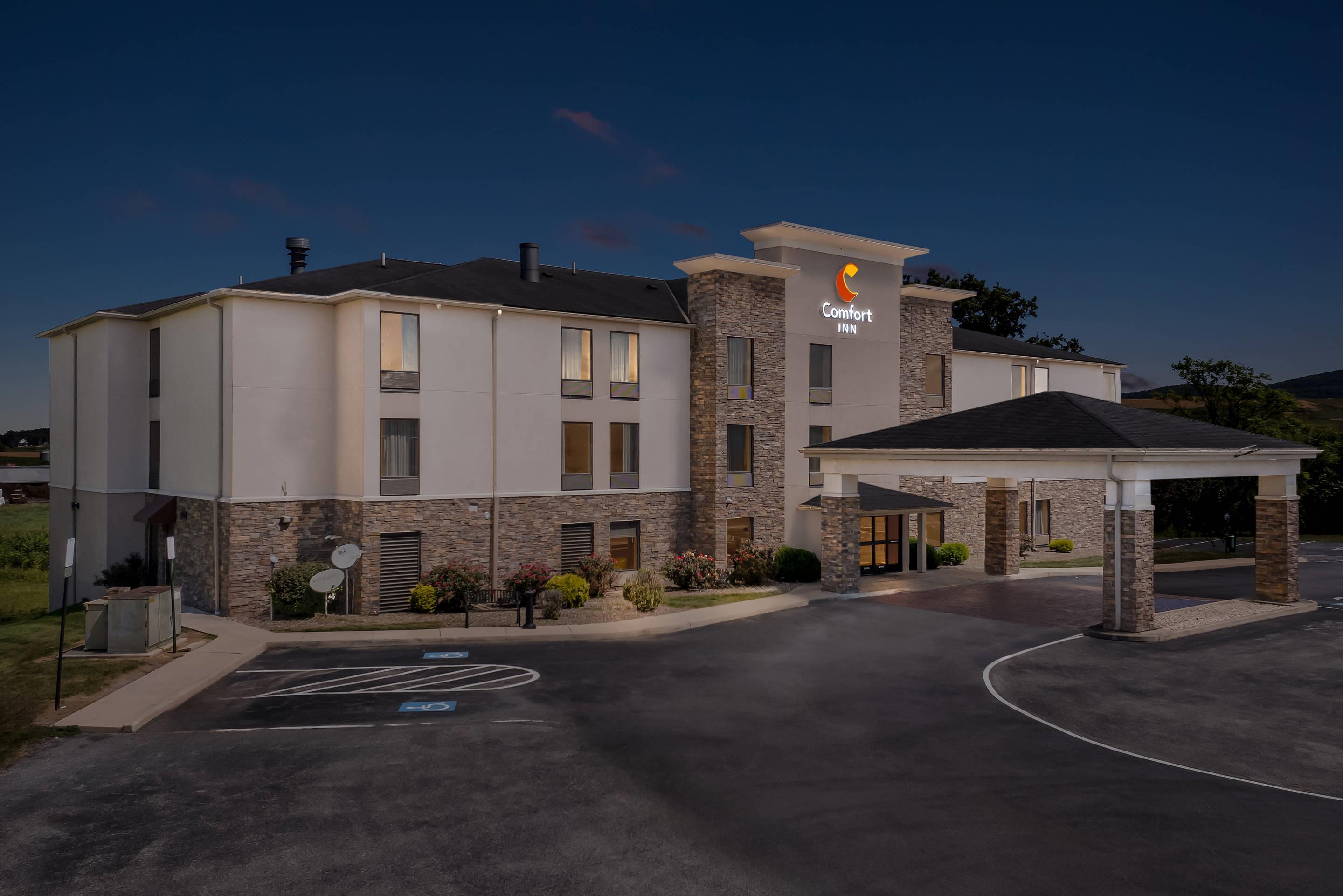 Hotel at Night | Comfort Inn