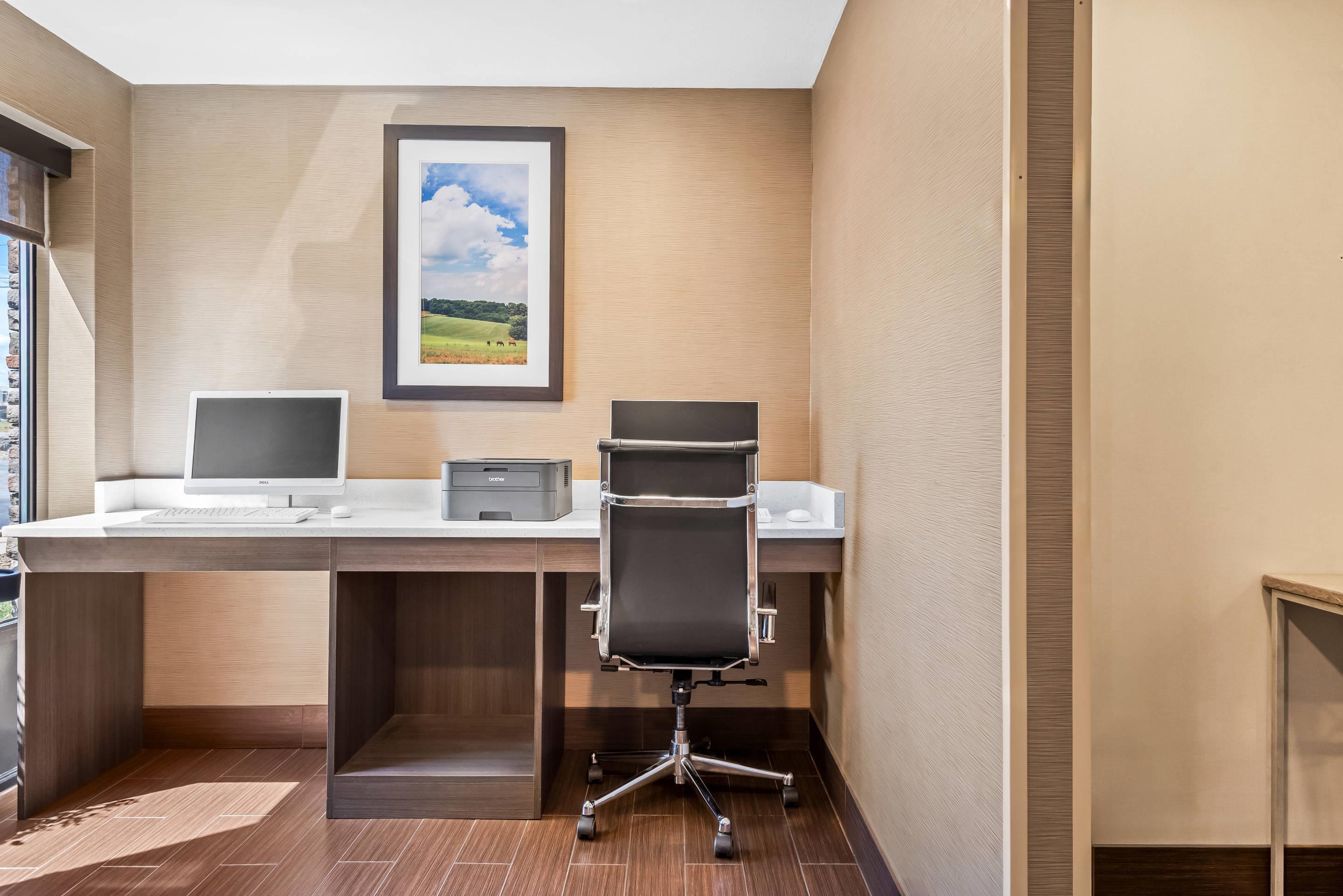 Business center | Comfort Inn