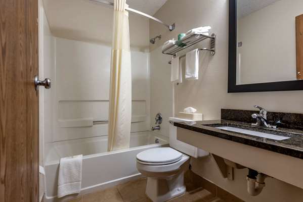 Suite - Quality Inn & Suites Warren