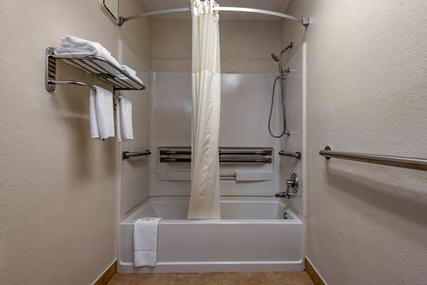  - Quality Inn & Suites Warren