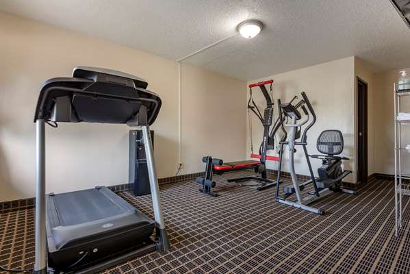 Fitness/ Exercise Room - Quality Inn & Suites Warren