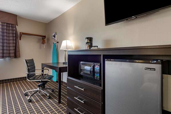  - Quality Inn & Suites Warren