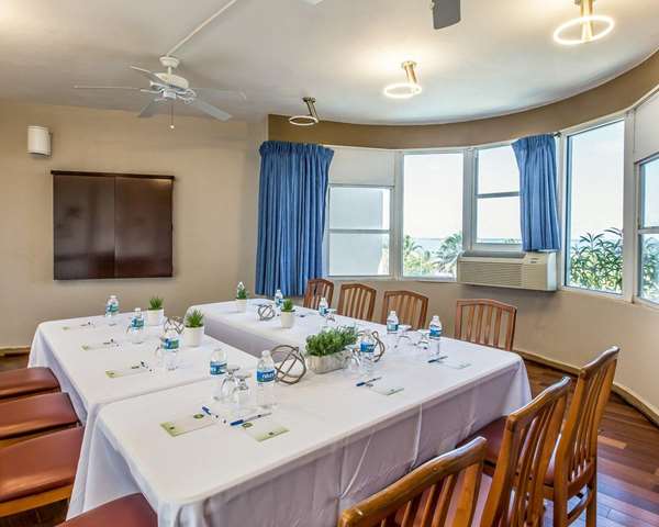  - Comfort Inn & Suites Levittown