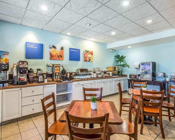 Amenities - Comfort Inn & Suites Levittown