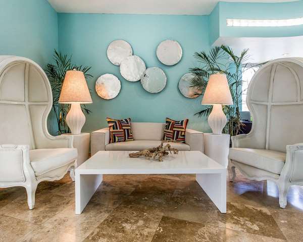  - Comfort Inn & Suites Levittown