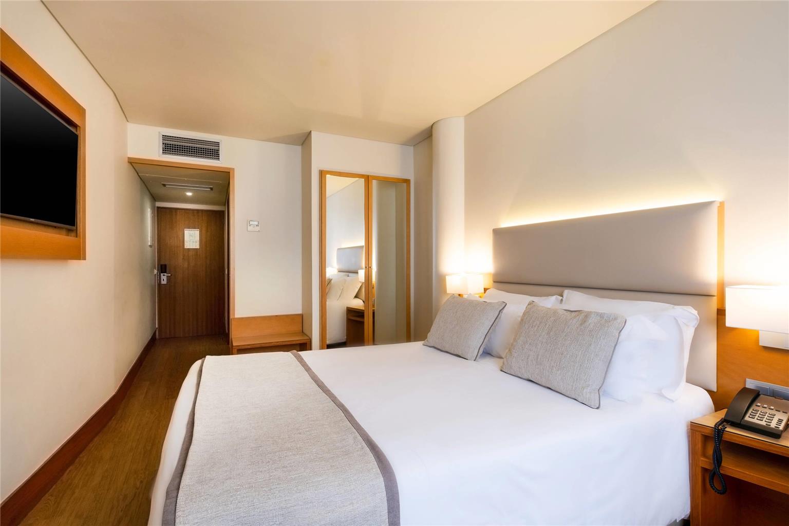 THE AZORIANI BOUTIQUE AN ASCEND COL-guestroom-Guest Room,On-Site.jpg
