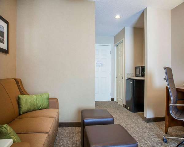 Suite - Comfort Suites West Warwick - I-95, Exit 24