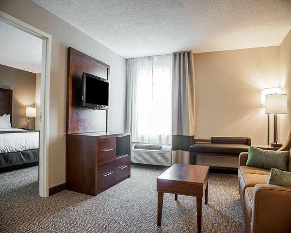 Suite - Comfort Suites West Warwick - I-95, Exit 24