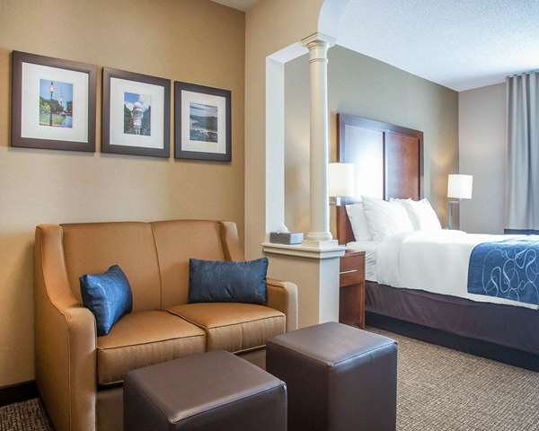 Suite - Comfort Suites West Warwick - I-95, Exit 24