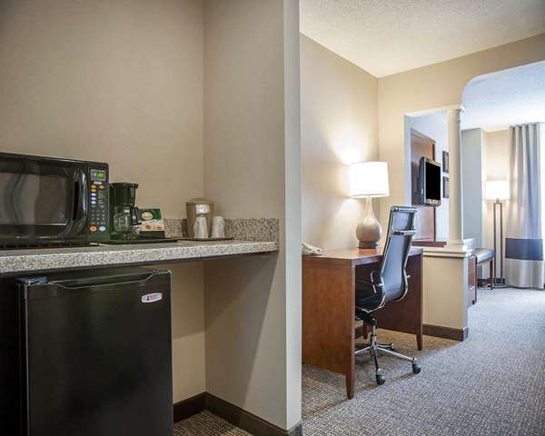 Suite - Comfort Suites West Warwick - I-95, Exit 24