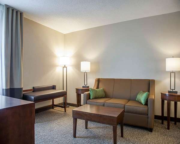 Suite - Comfort Suites West Warwick - I-95, Exit 24