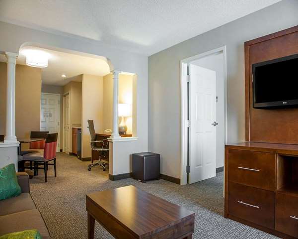 Suite - Comfort Suites West Warwick - I-95, Exit 24