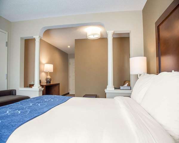 Suite - Comfort Suites West Warwick - I-95, Exit 24