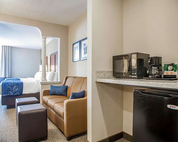 Suite - Comfort Suites West Warwick - I-95, Exit 24