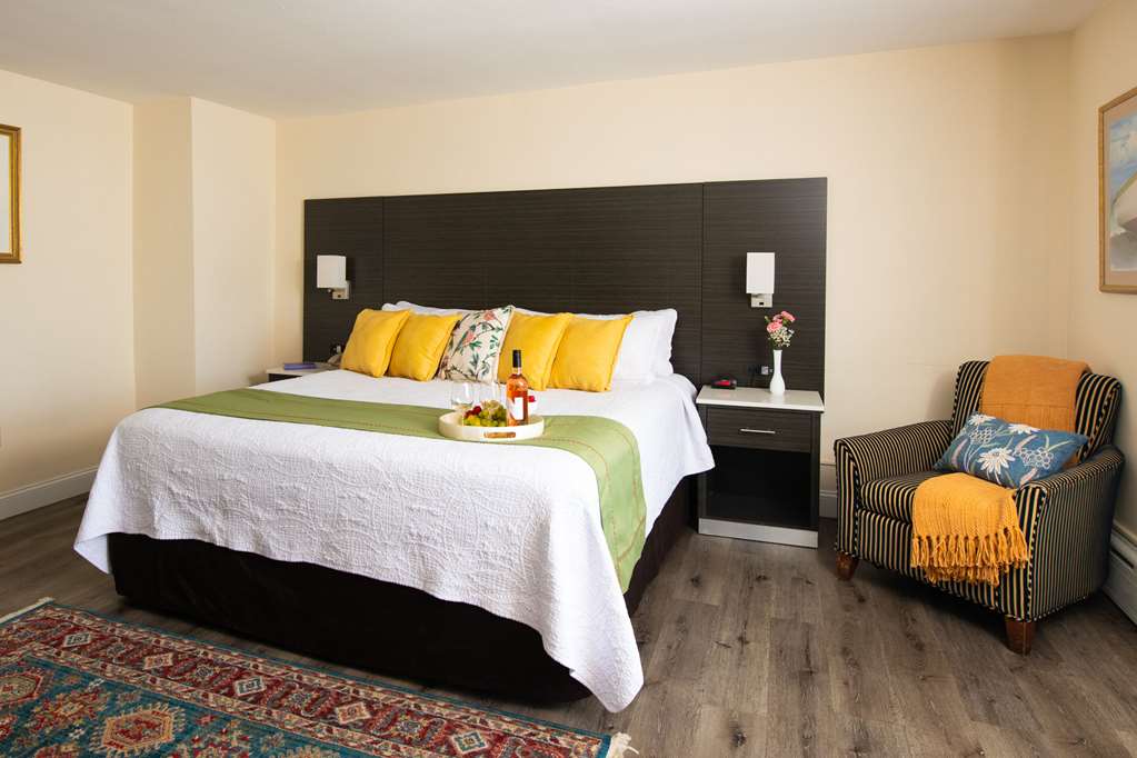 RODEWAY INN MIDDLETOWN - NEWPORT-guestroom-Guest Room,On-Site.jpg