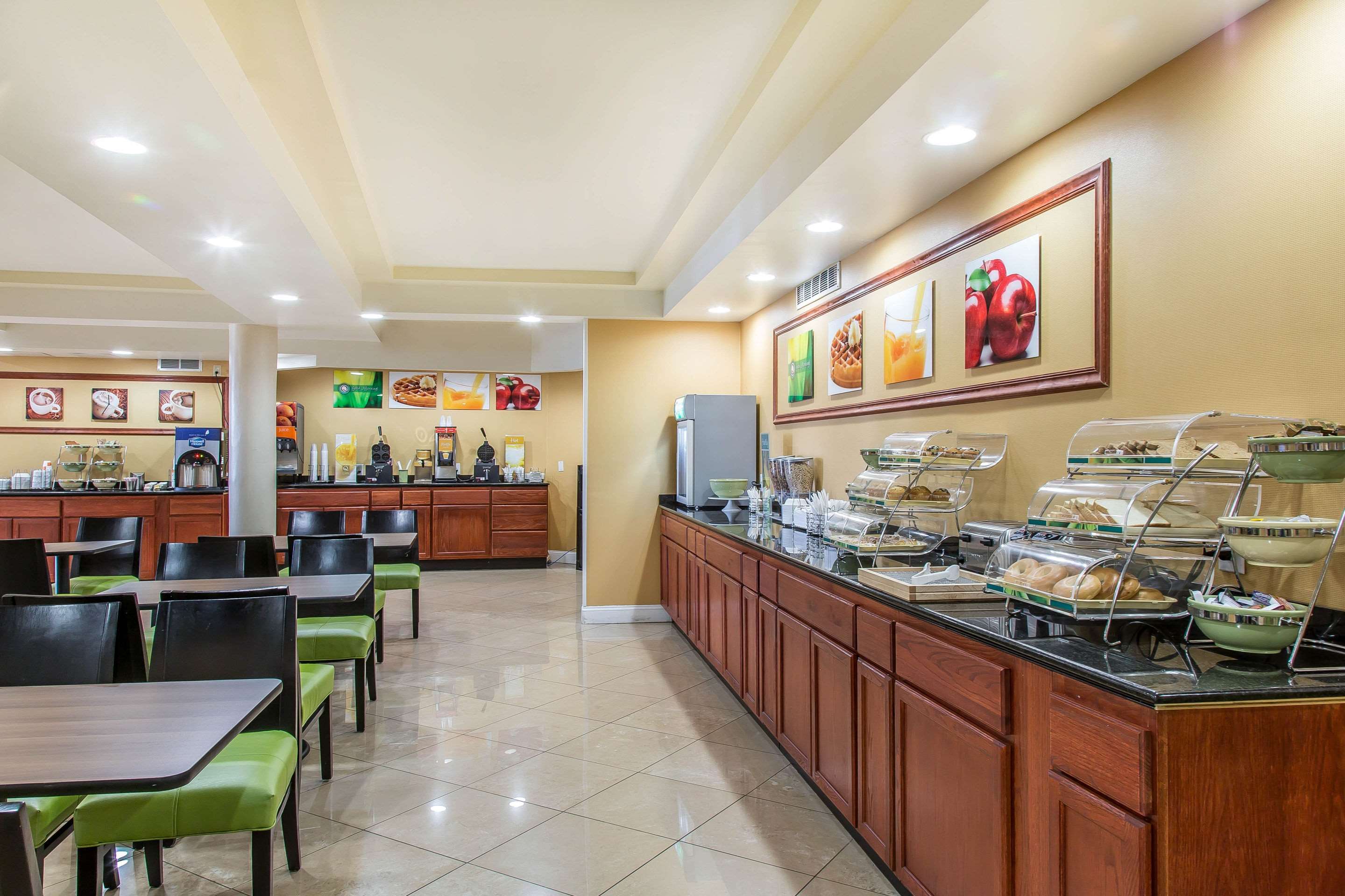 Free hot breakfast