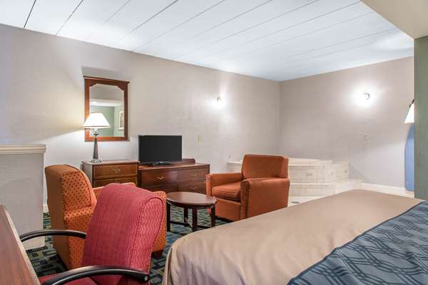 Suite - Econo Lodge Cranston
