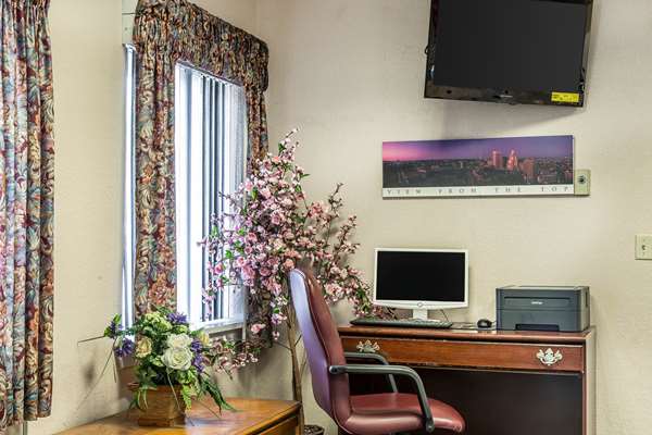 Conference Area - Econo Lodge Cranston