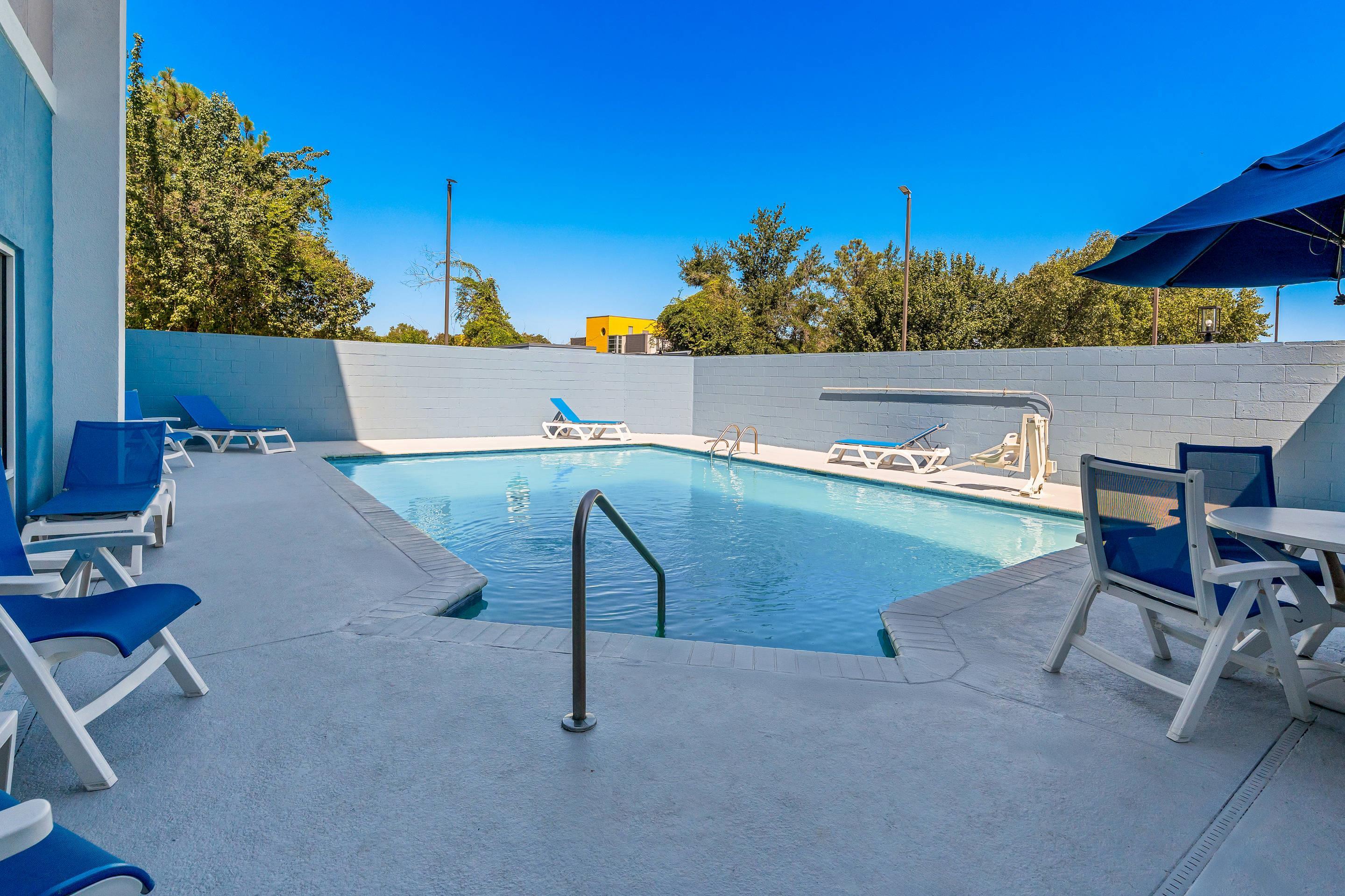 Outdoor pool | Comfort Inn Blythewood - North Columbia