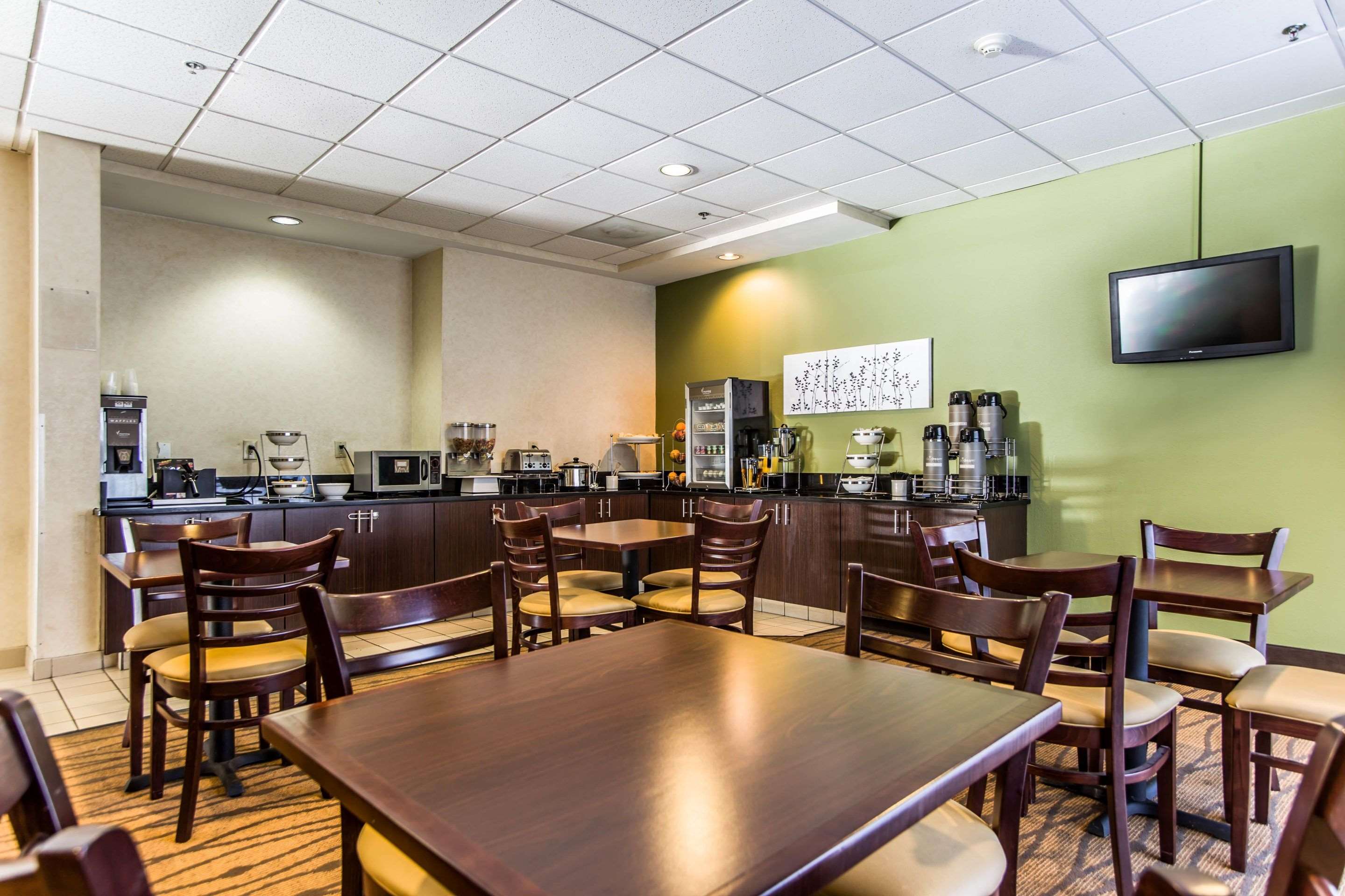 Breakfast area | Sleep Inn Airport West Columbia