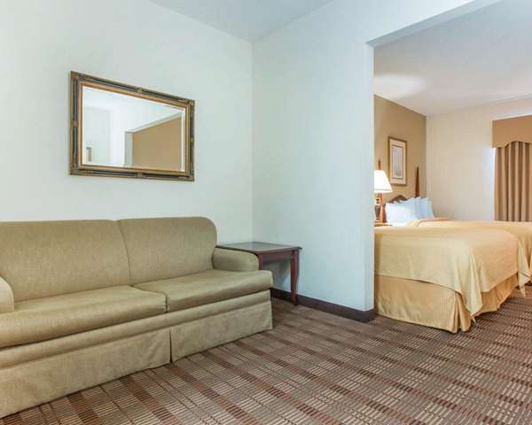 Suite - Comfort Inn & Suites Patriots Point Mt Pleasant - I-26, Exit US 17N