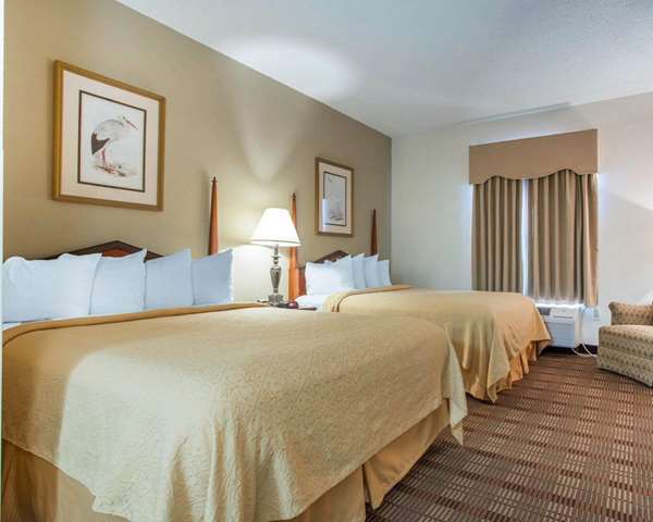 Suite - Comfort Inn & Suites Patriots Point Mt Pleasant - I-26, Exit US 17N