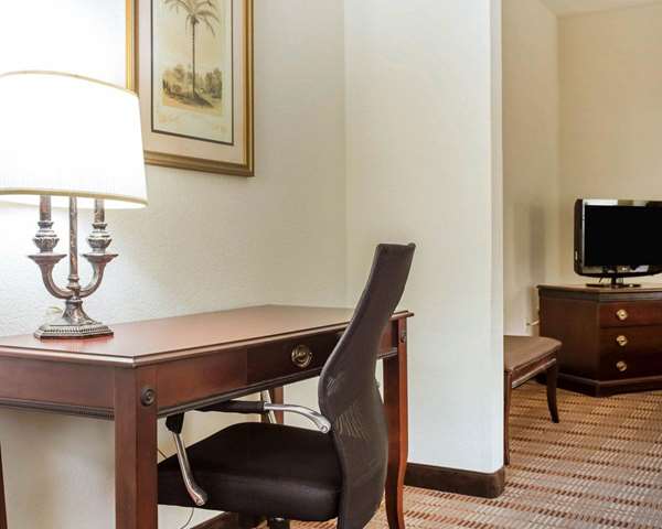 Suite - Comfort Inn & Suites Patriots Point Mt Pleasant - I-26, Exit US 17N