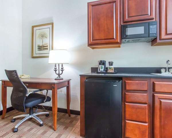 Suite - Comfort Inn & Suites Patriots Point Mt Pleasant - I-26, Exit US 17N