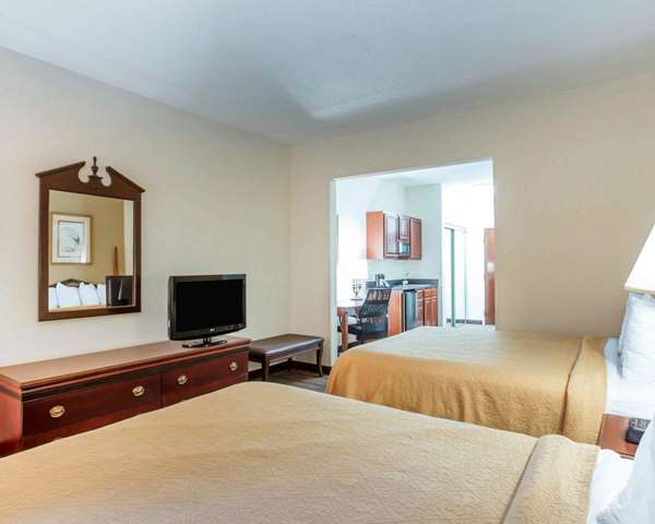 Suite - Comfort Inn & Suites Patriots Point Mt Pleasant - I-26, Exit US 17N