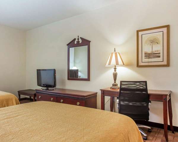  - Comfort Inn & Suites Patriots Point Mt Pleasant - I-26, Exit US 17N