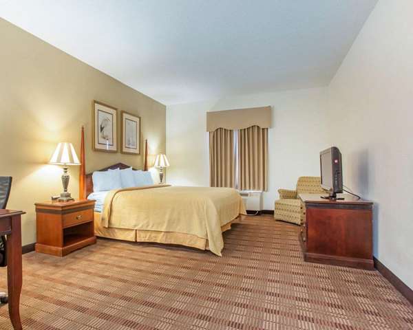  - Comfort Inn & Suites Patriots Point Mt Pleasant - I-26, Exit US 17N