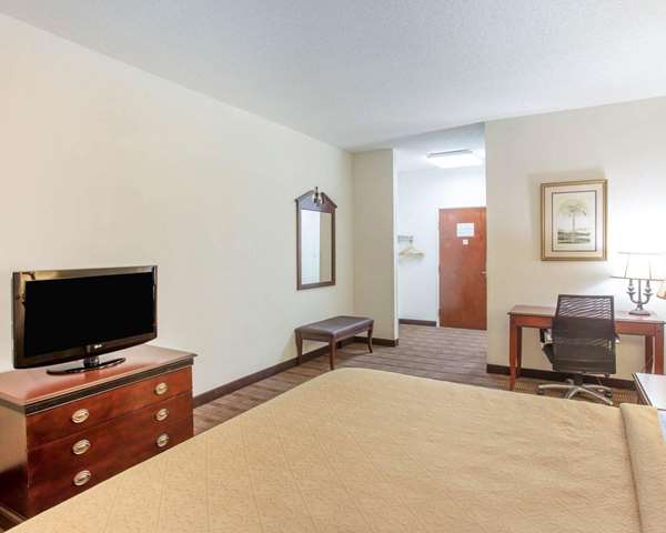  - Comfort Inn & Suites Patriots Point Mt Pleasant - I-26, Exit US 17N