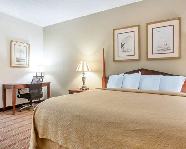  - Comfort Inn & Suites Patriots Point Mt Pleasant - I-26, Exit US 17N