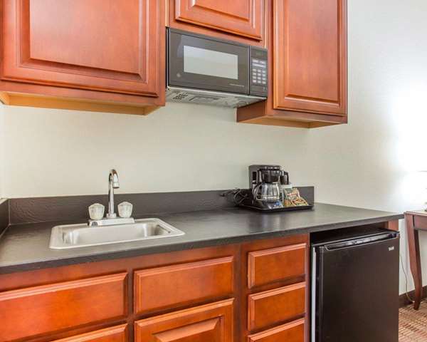 Suite - Comfort Inn & Suites Patriots Point Mt Pleasant - I-26, Exit US 17N