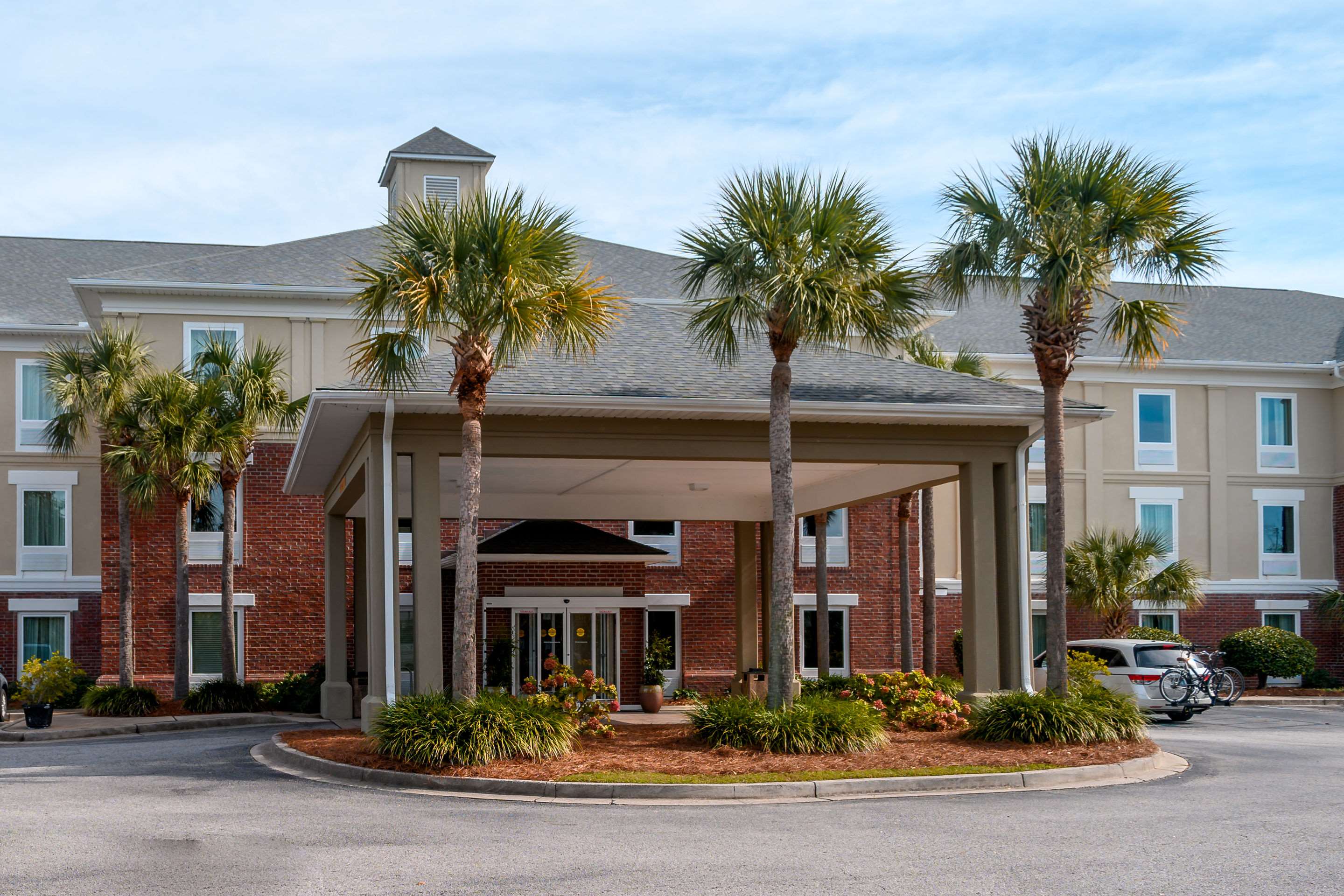 Hotel exterior | Comfort Inn & Suites Patriots Point