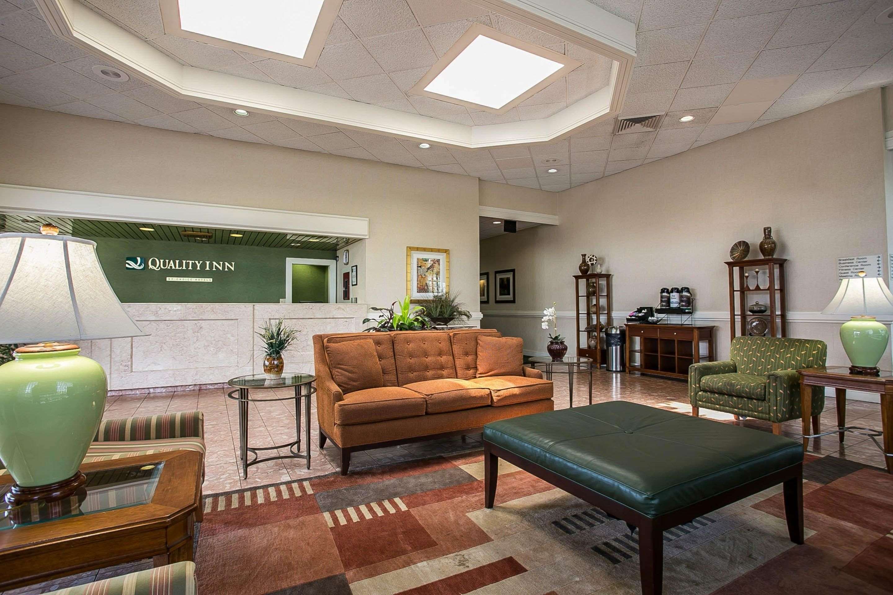 Spacious lobby with sitting area | Quality Inn Sumter