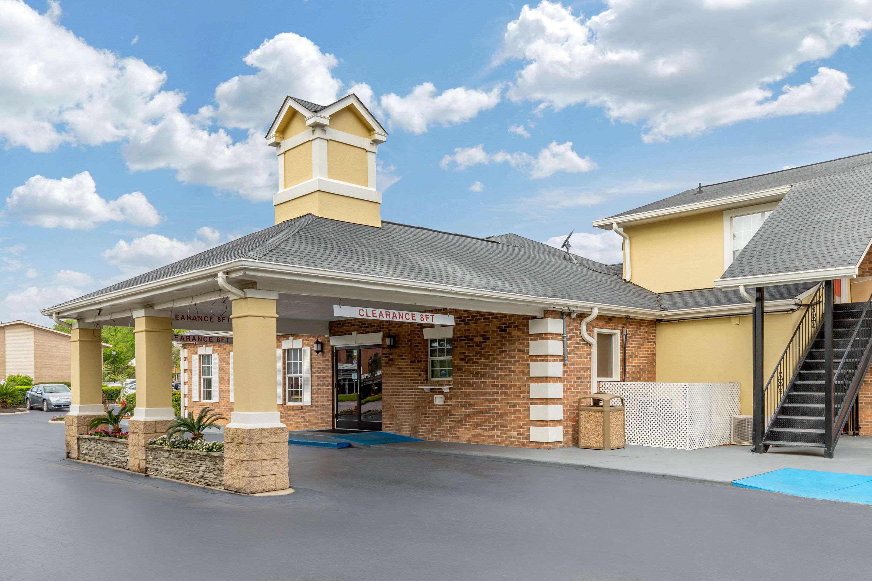 Hotel exterior | Quality Inn & Suites Lexington