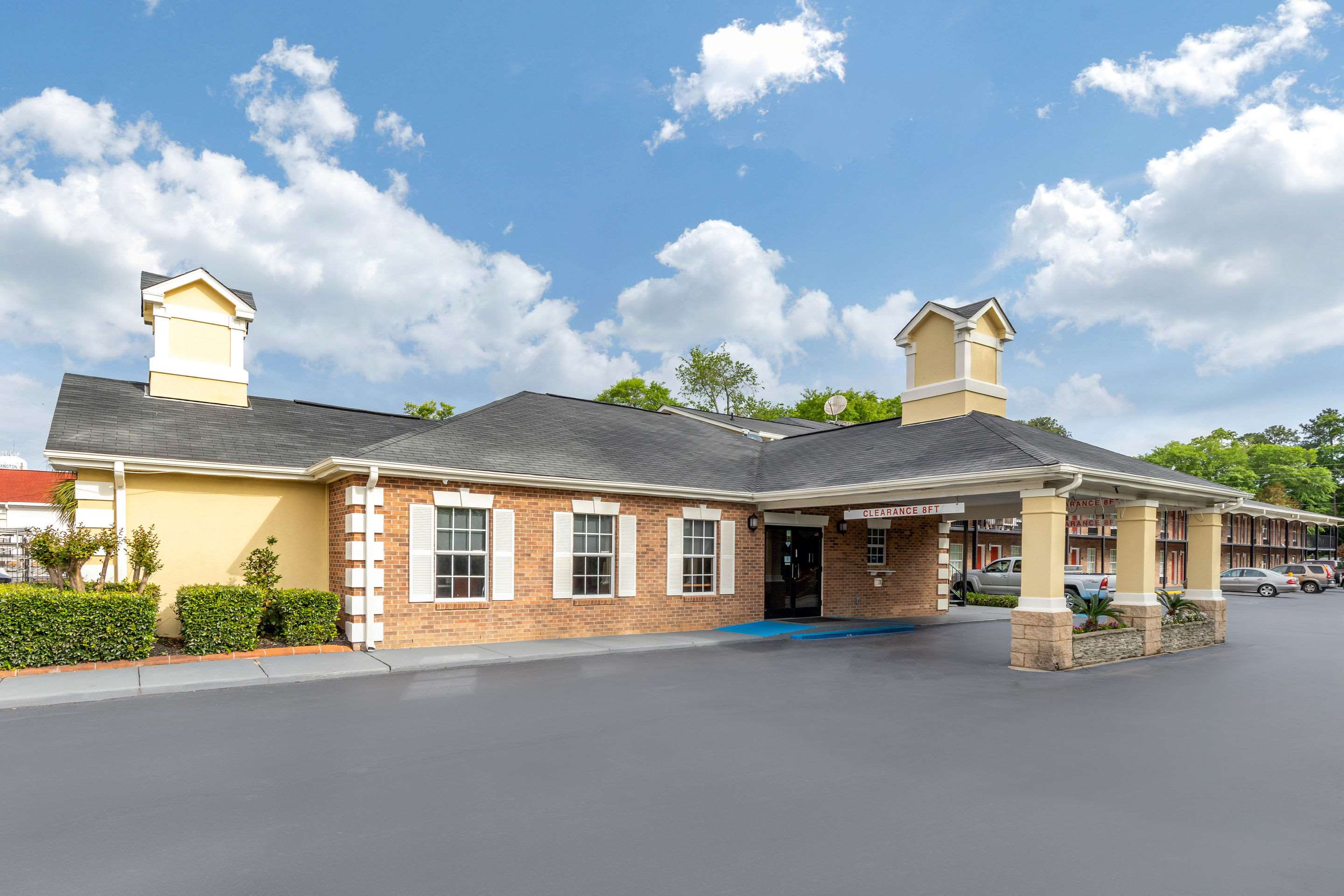 Hotel exterior | Quality Inn & Suites Lexington