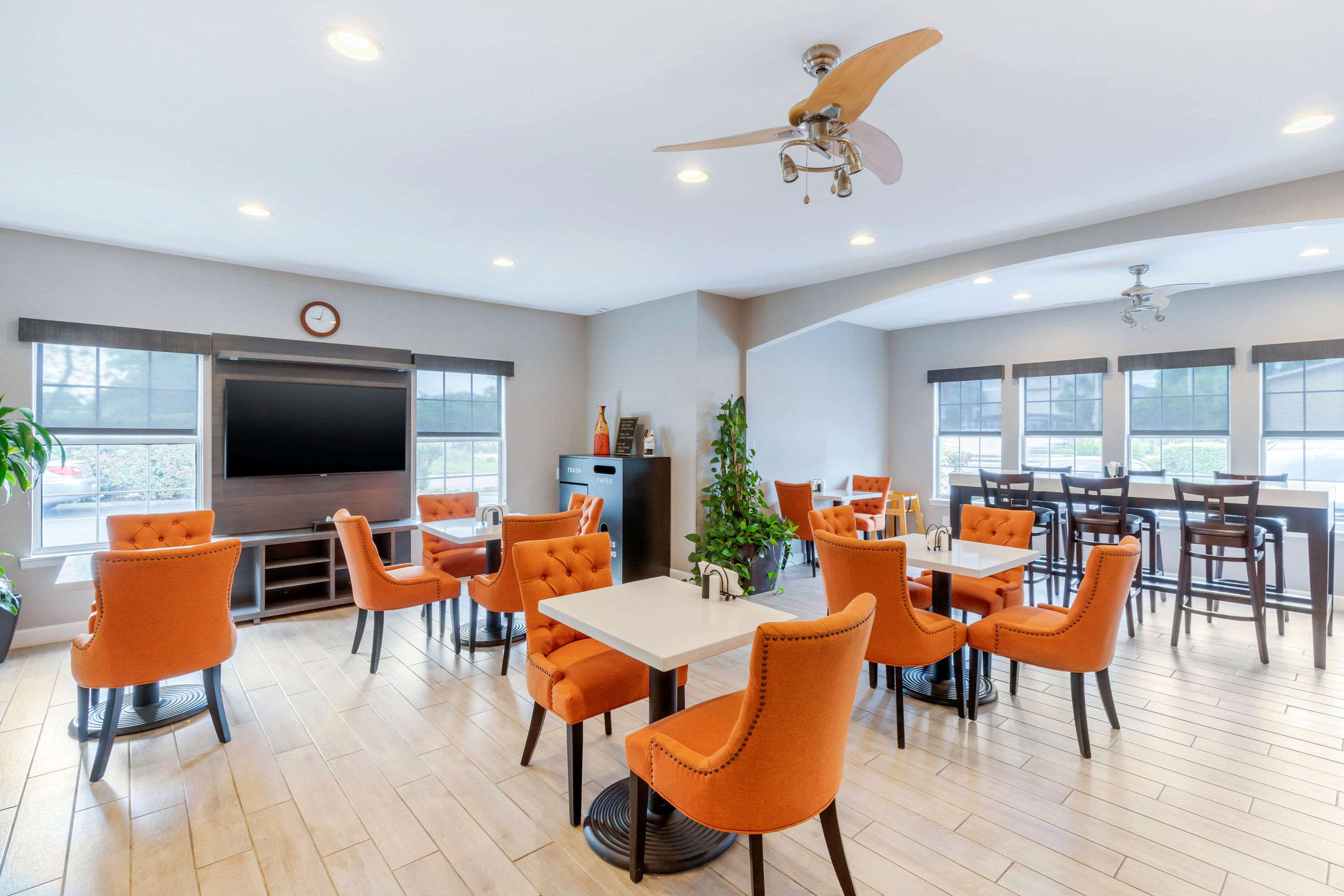 Breakfast area | Quality Inn & Suites Lexington