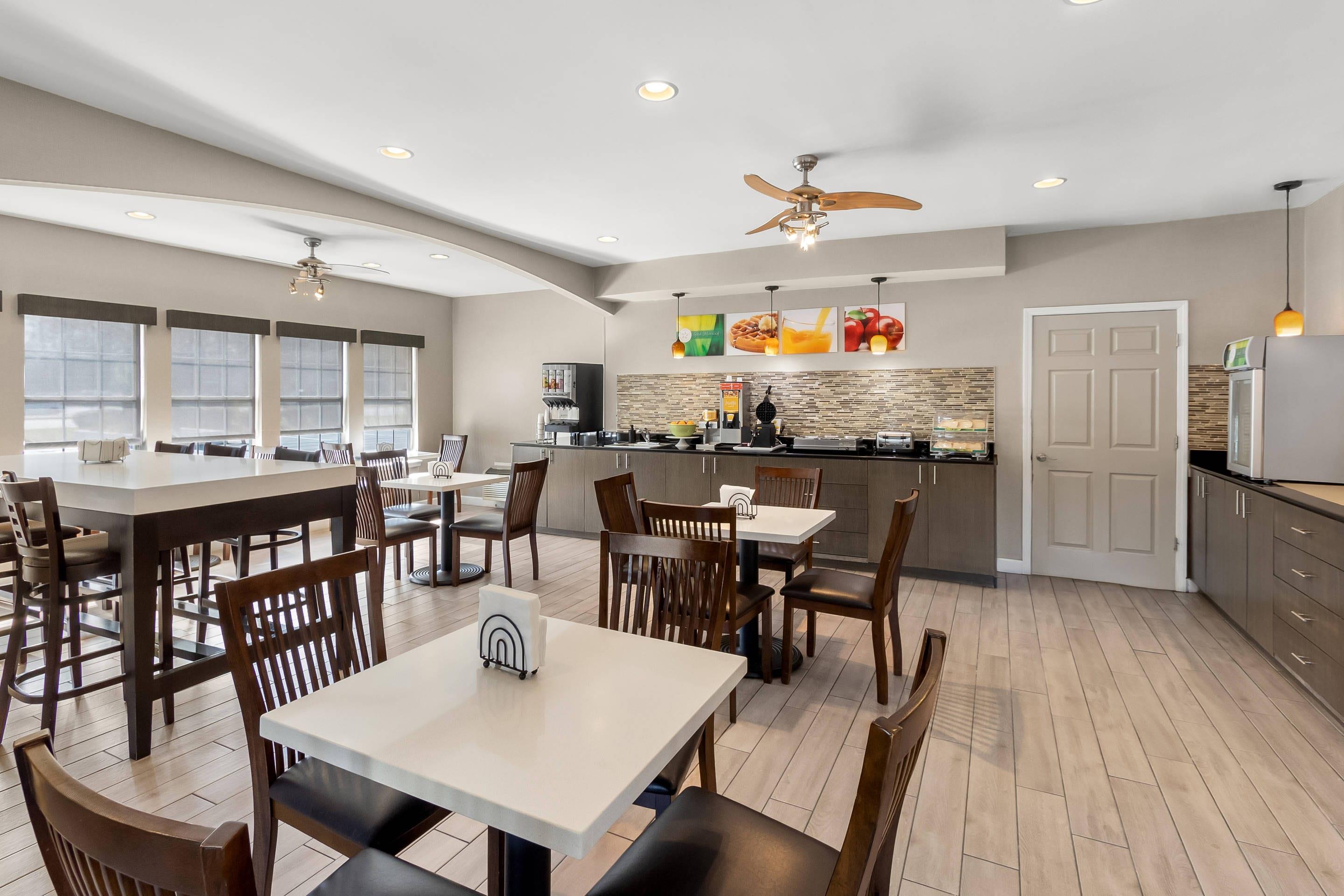 Breakfast area | Quality Inn & Suites Lexington
