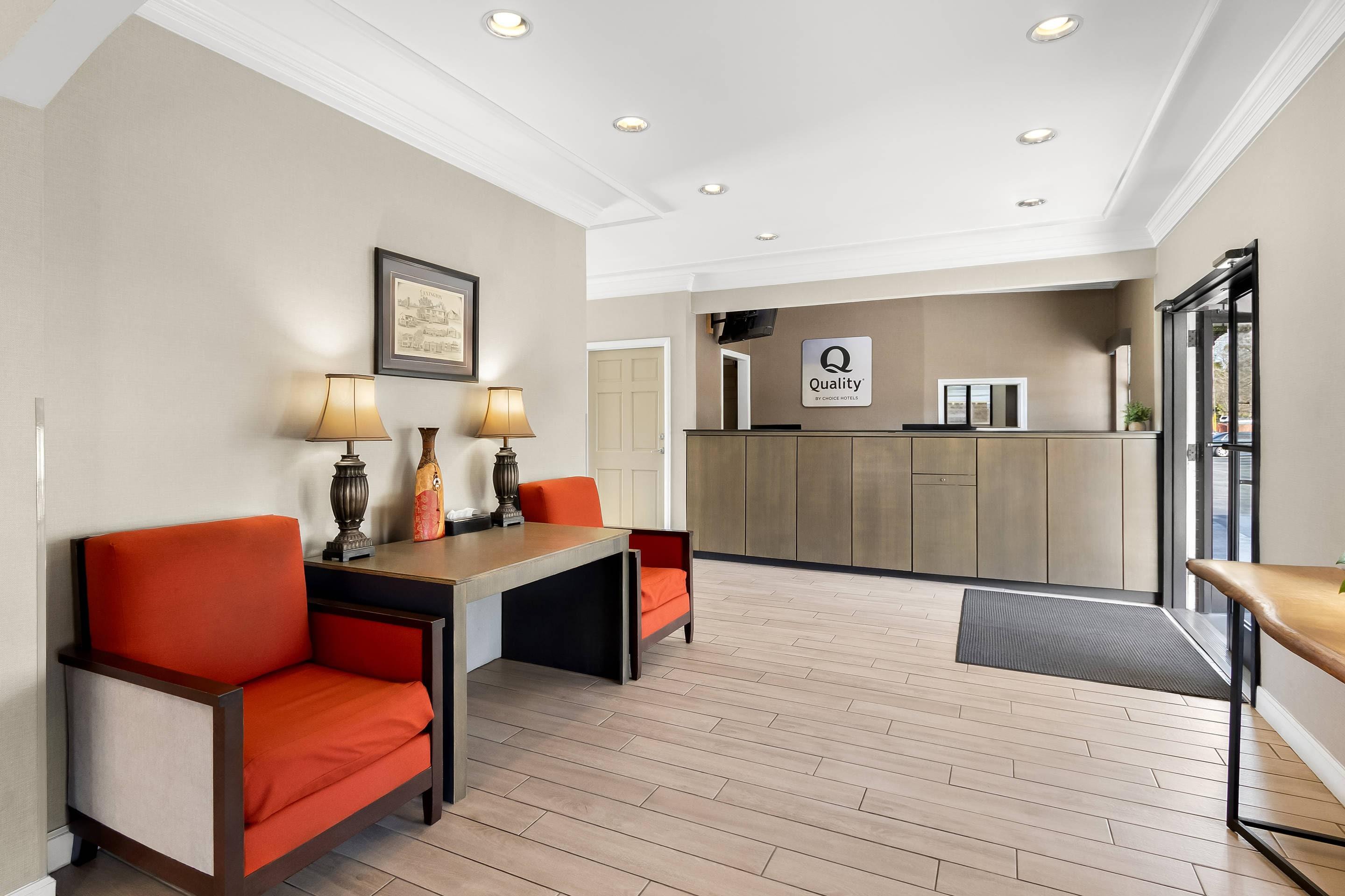 Hotel lobby | Quality Inn & Suites Lexington