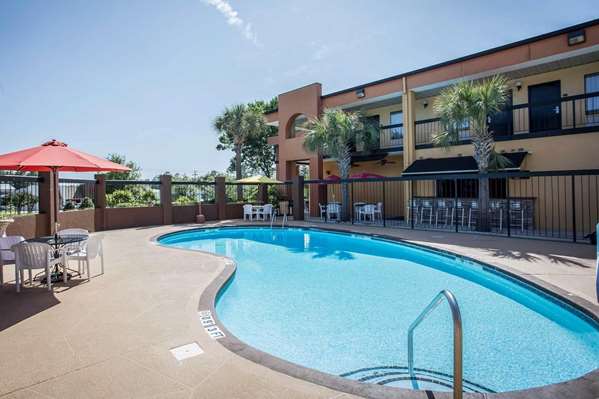 Pool - Quality Inn & Suites Aiken
