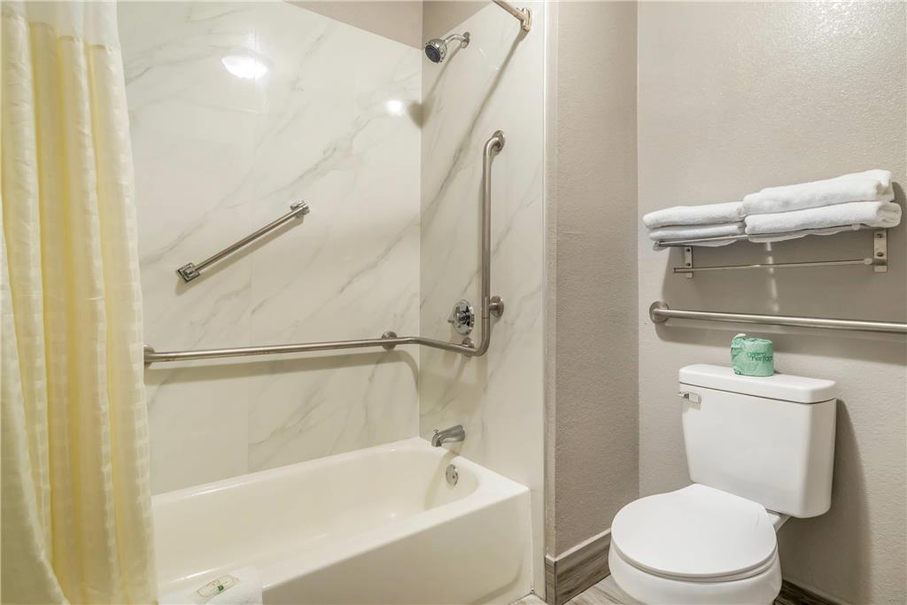 QUALITY INN SIMPSONVILLE-GREENVILLE-guestroom-Guest Room,Bathroom,On-Site.jpg