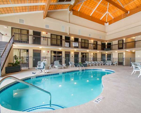 Pool - Quality Inn & Suites Ridgeland - I-95, Exit 21