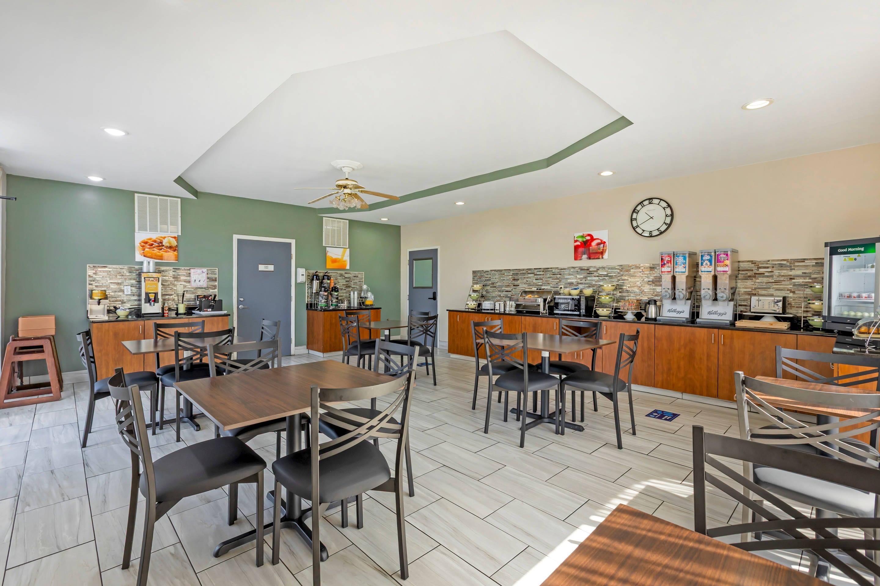 Breakfast area | Quality Inn & Suites Orangeburg