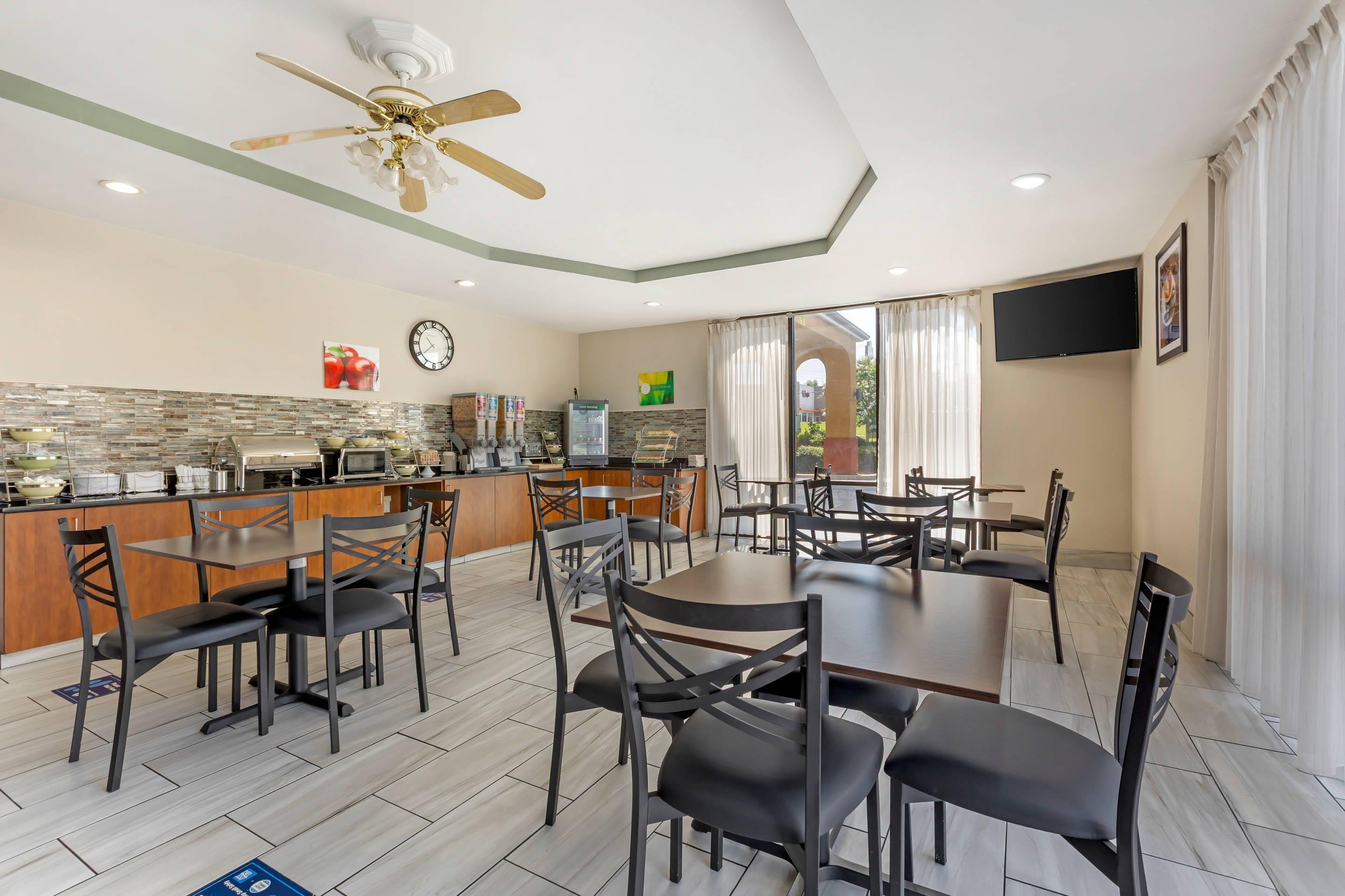 Breakfast area | Quality Inn & Suites Orangeburg