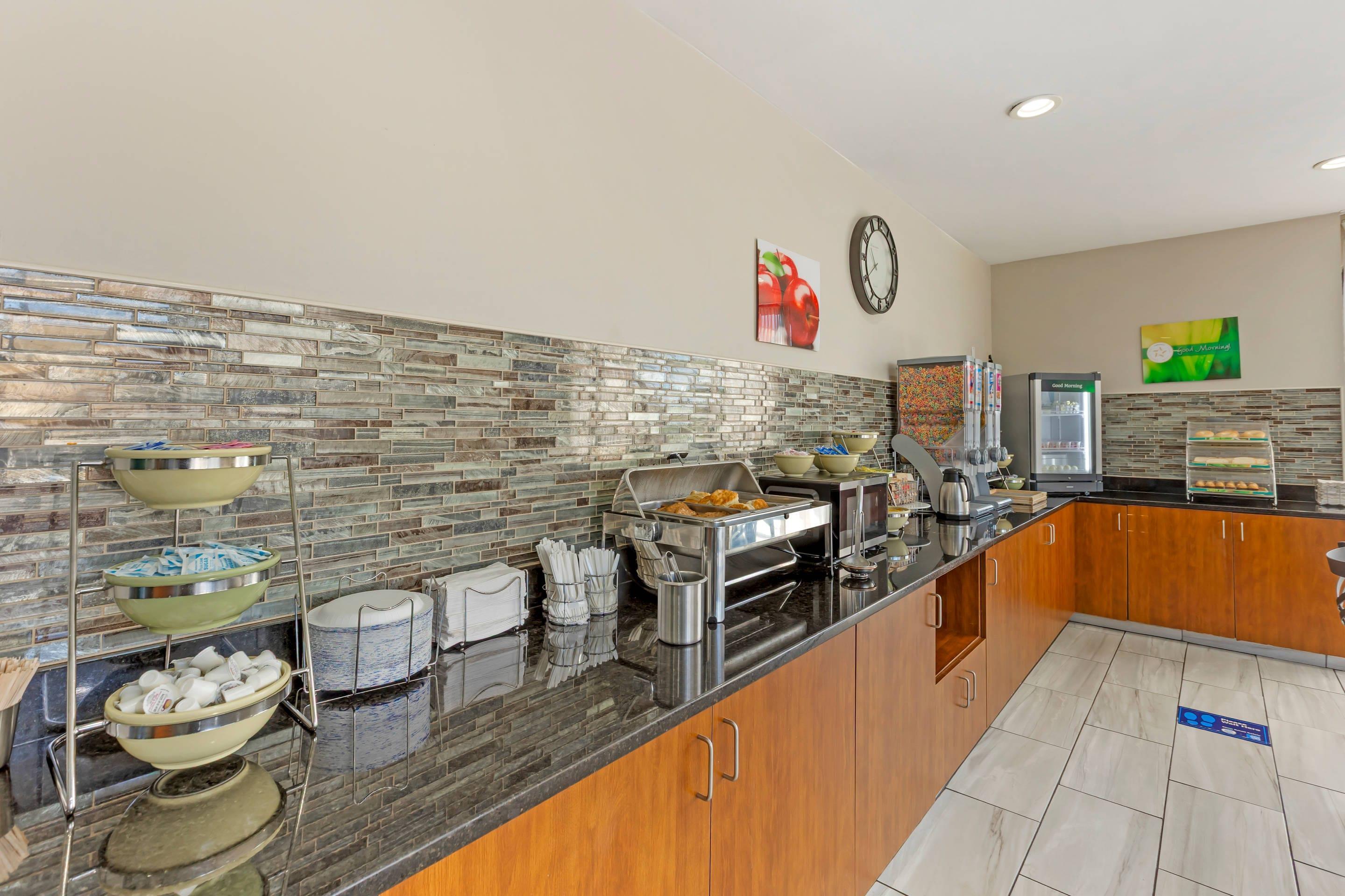Breakfast area | Quality Inn & Suites Orangeburg