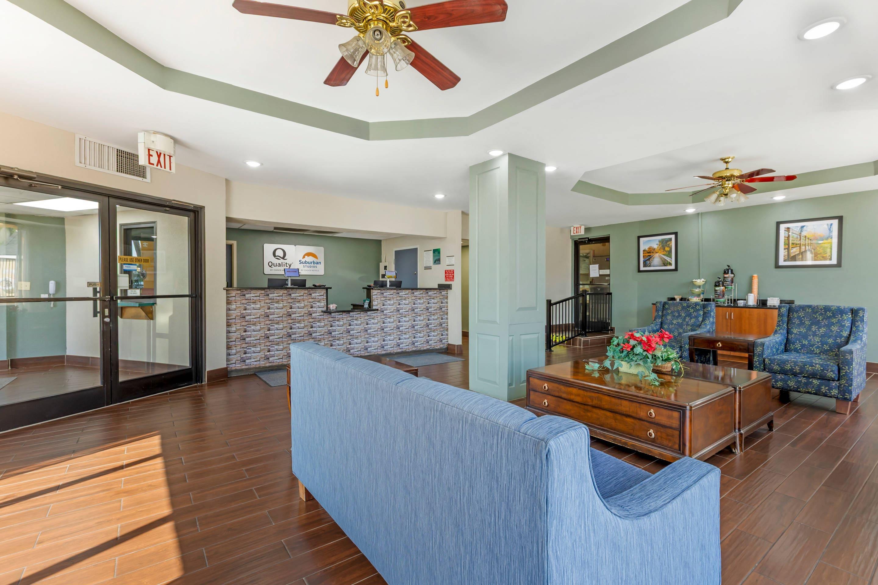 Hotel lobby | Quality Inn & Suites Orangeburg