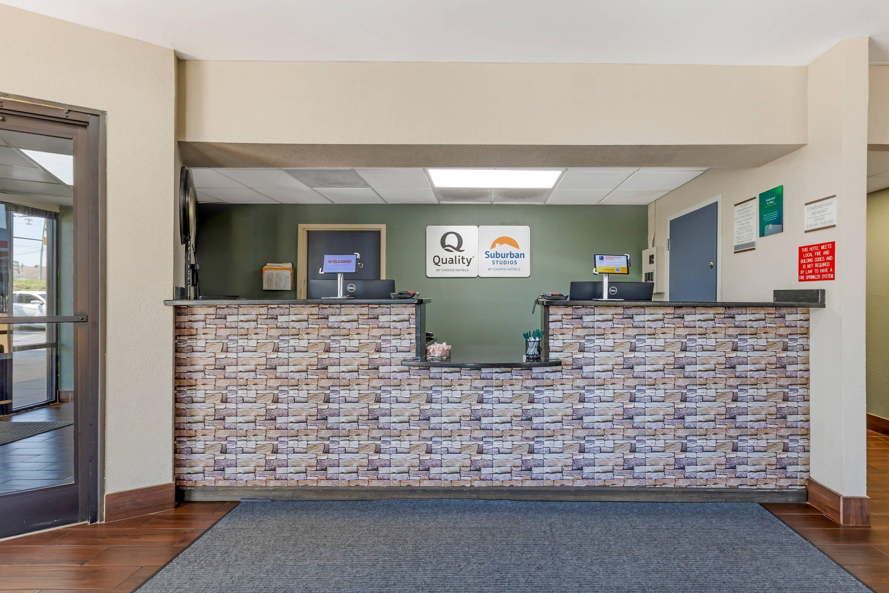 Front desk | Quality Inn & Suites Orangeburg