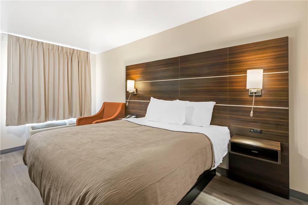 QUALITY INN AND SUITES ORANGEBURG-guestroom-Guest Room,On-Site.jpg